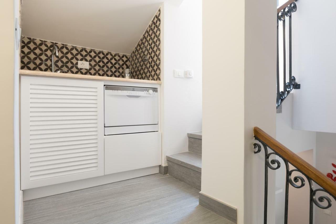 Lägenhet Quiet Pied A Terre With Terrace In Borgo Pio Rom