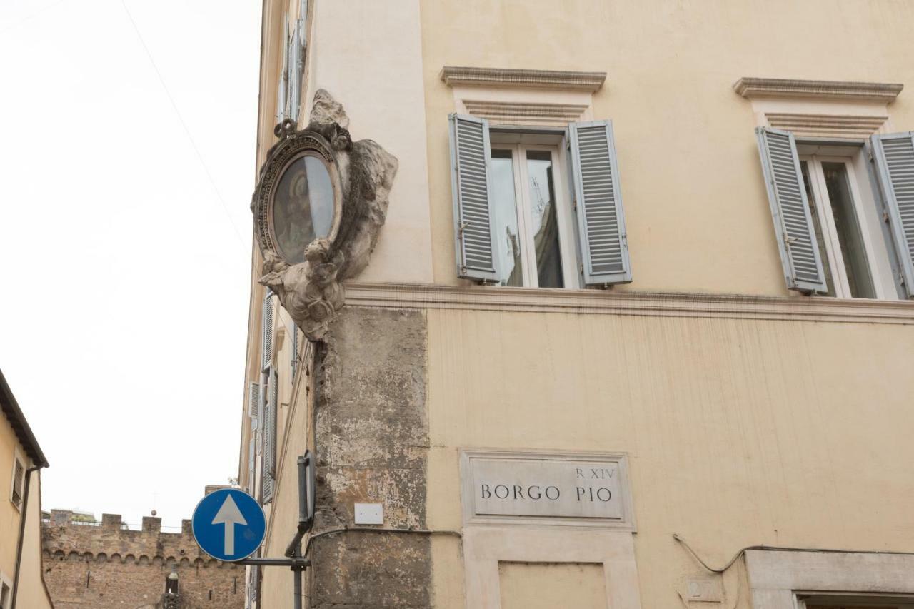 Quiet Pied A Terre With Terrace In Borgo Pio * Rom