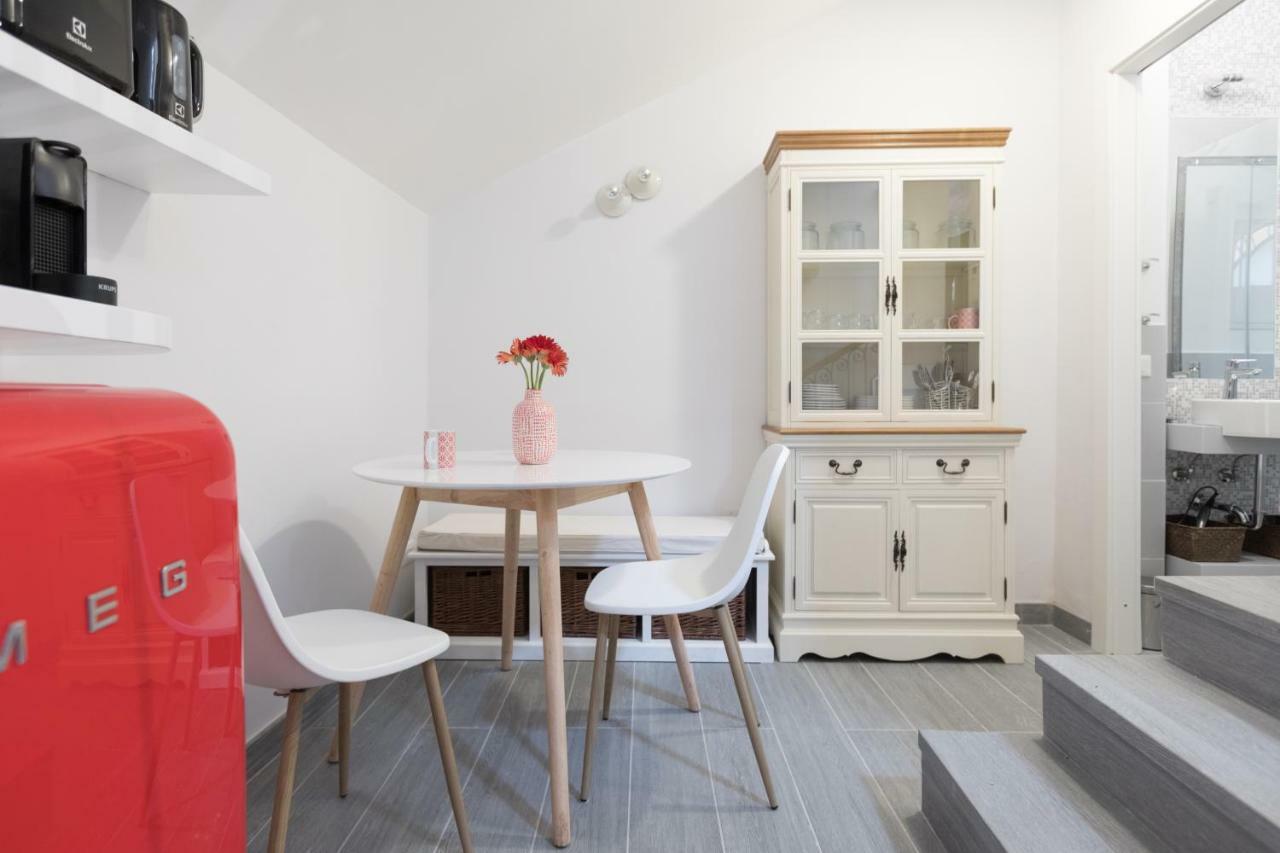 Quiet Pied A Terre With Terrace In Borgo Pio Lägenhet Rom