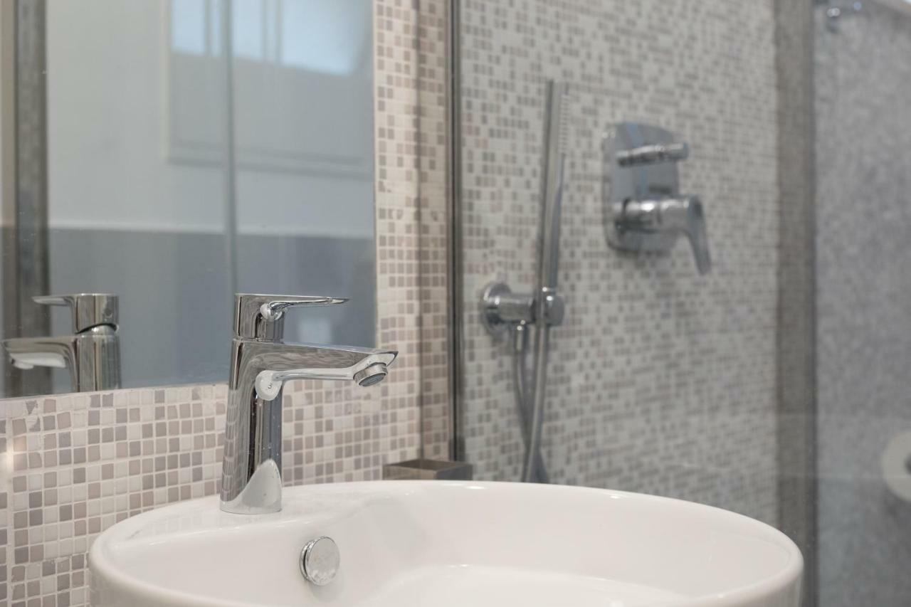 Apartment Quiet Pied A Terre With Terrace In Borgo Pio Rom